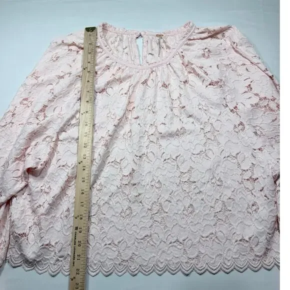 Free People Pink Lace Blouse Top Sz M Sheer Floral Lace Scallop Hem Boho - Picture 4 of 5